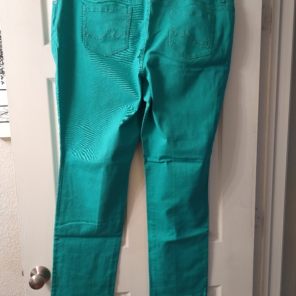 Jeans - Picture 2 of 4